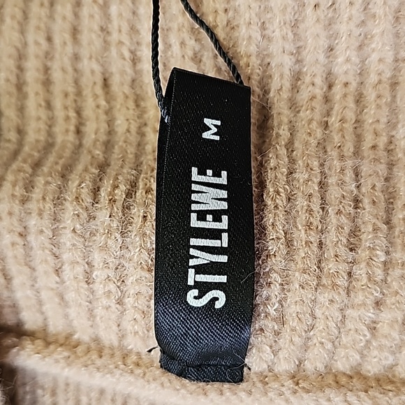 STYLEWE‎ NWT cardegan sweater size med, supper soft and cozy. Wooden butt… - Picture 7 of 12